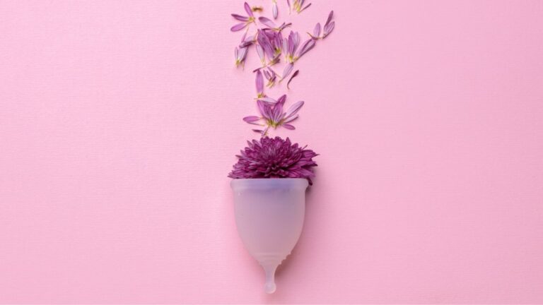 Como retirar o coletor menstrual – dica de uso